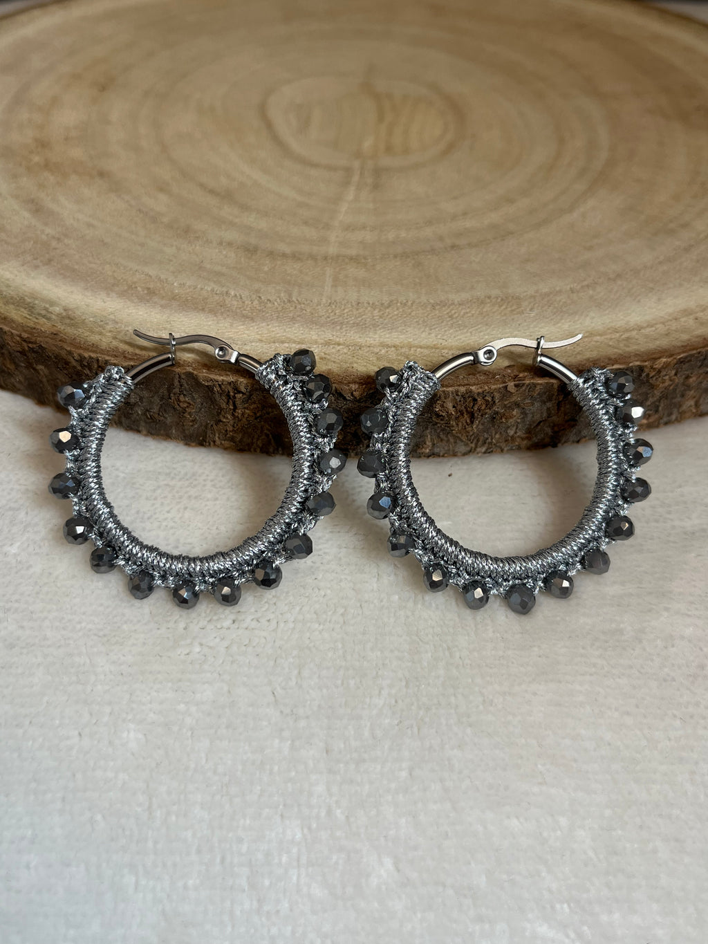 Boucles d’oreilles argentées en crochet faites main