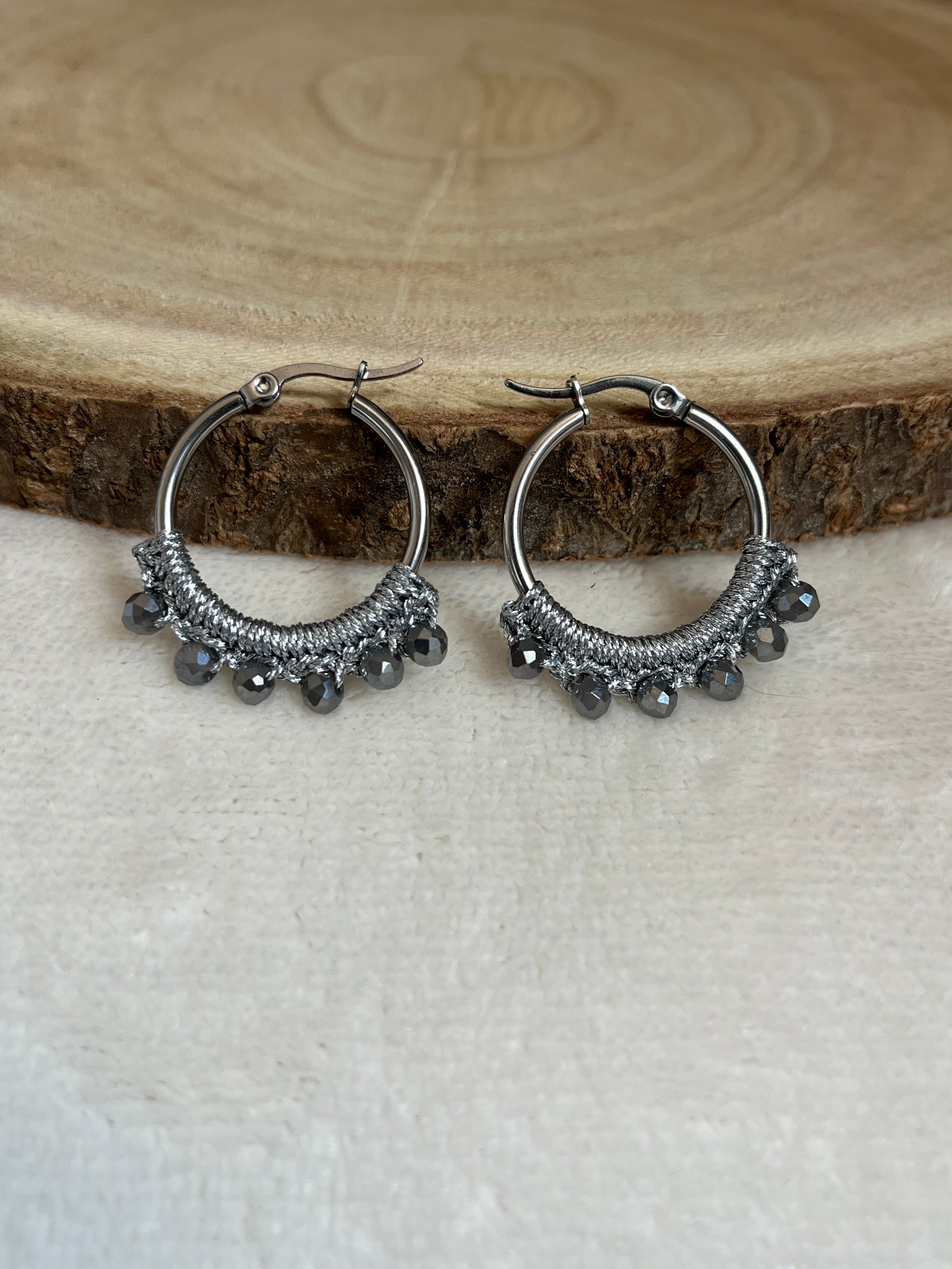 Boucles d’oreilles argentées en crochet faites main