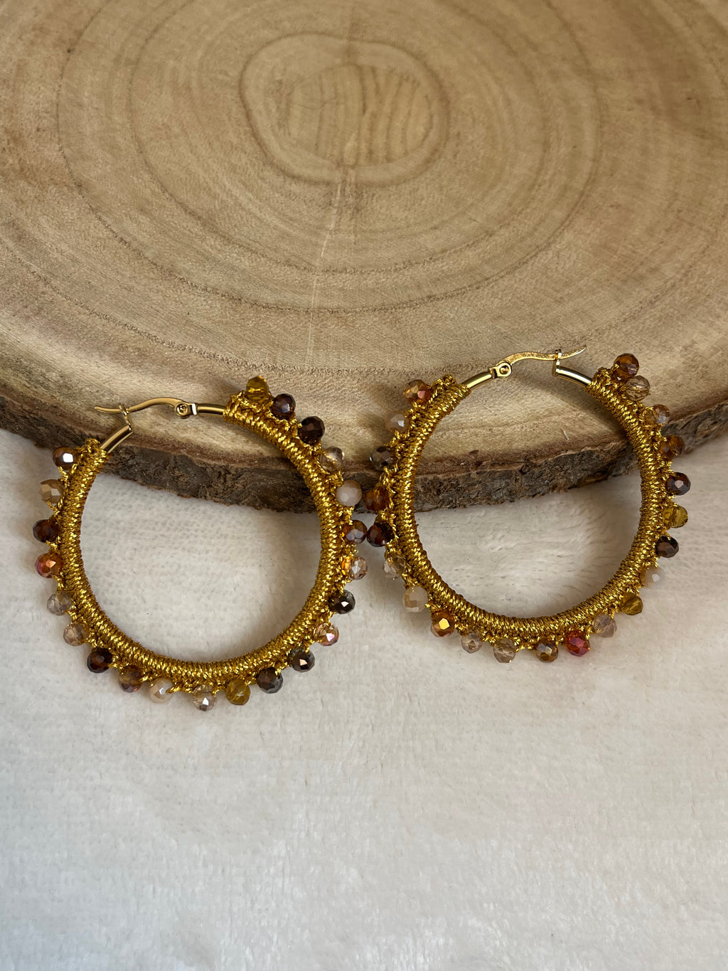 Grandes boucles d’oreilles dorées en crochet faites main