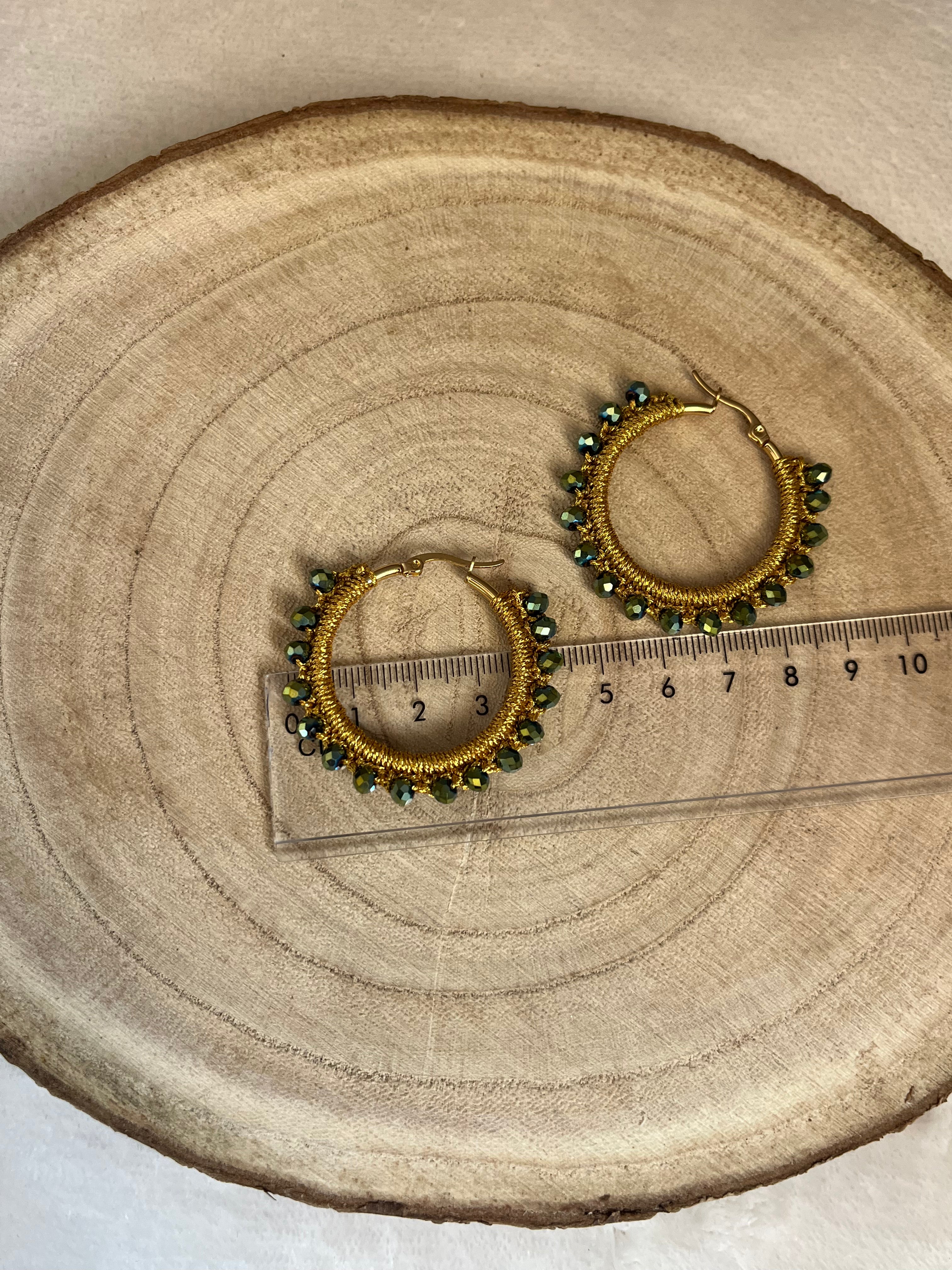 Boucles d’oreilles dorées en crochet faites main