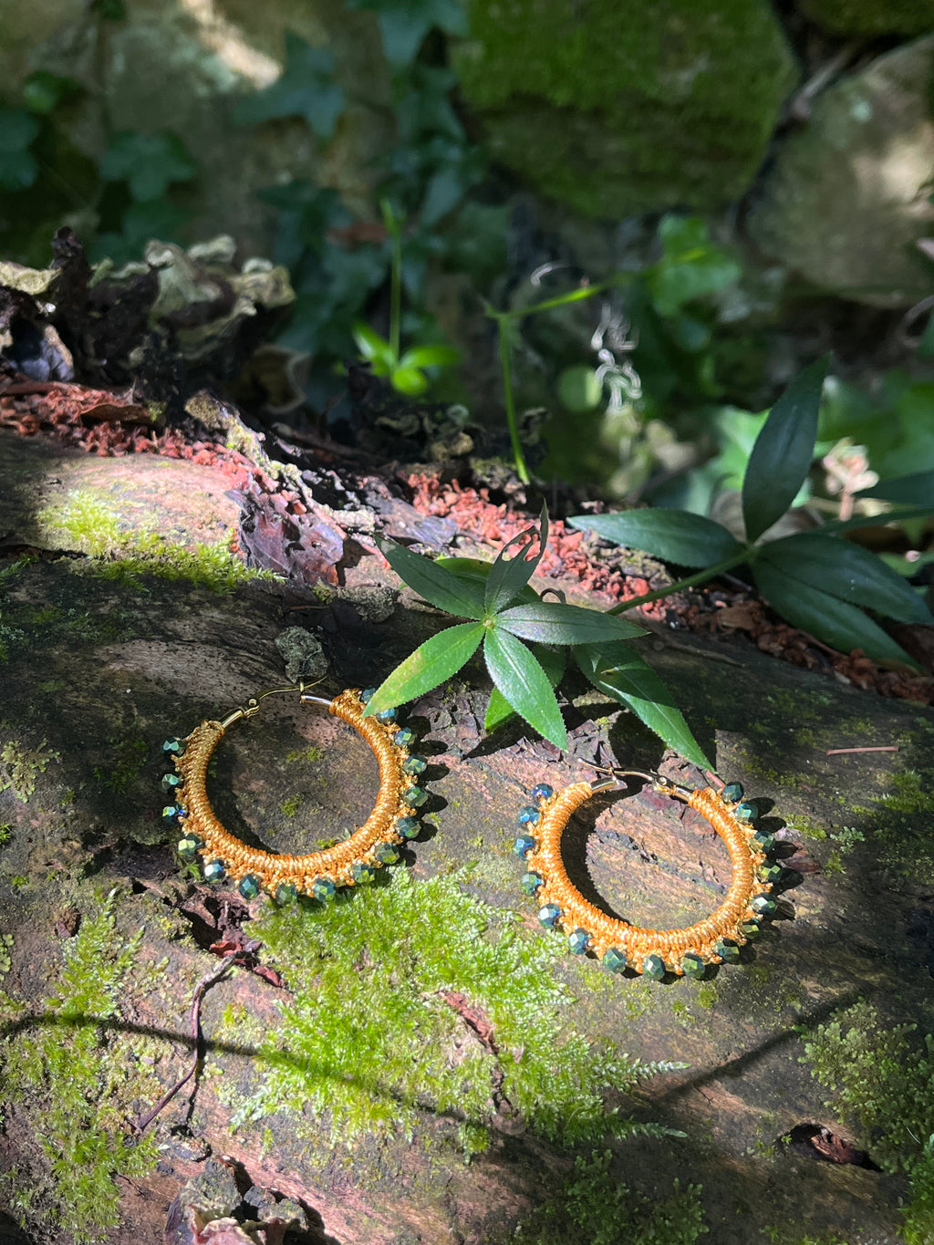 Boucles d’oreilles dorées en crochet faites main