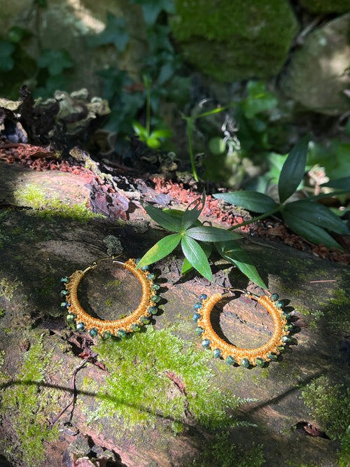 Boucles d’oreilles dorées en crochet faites main
