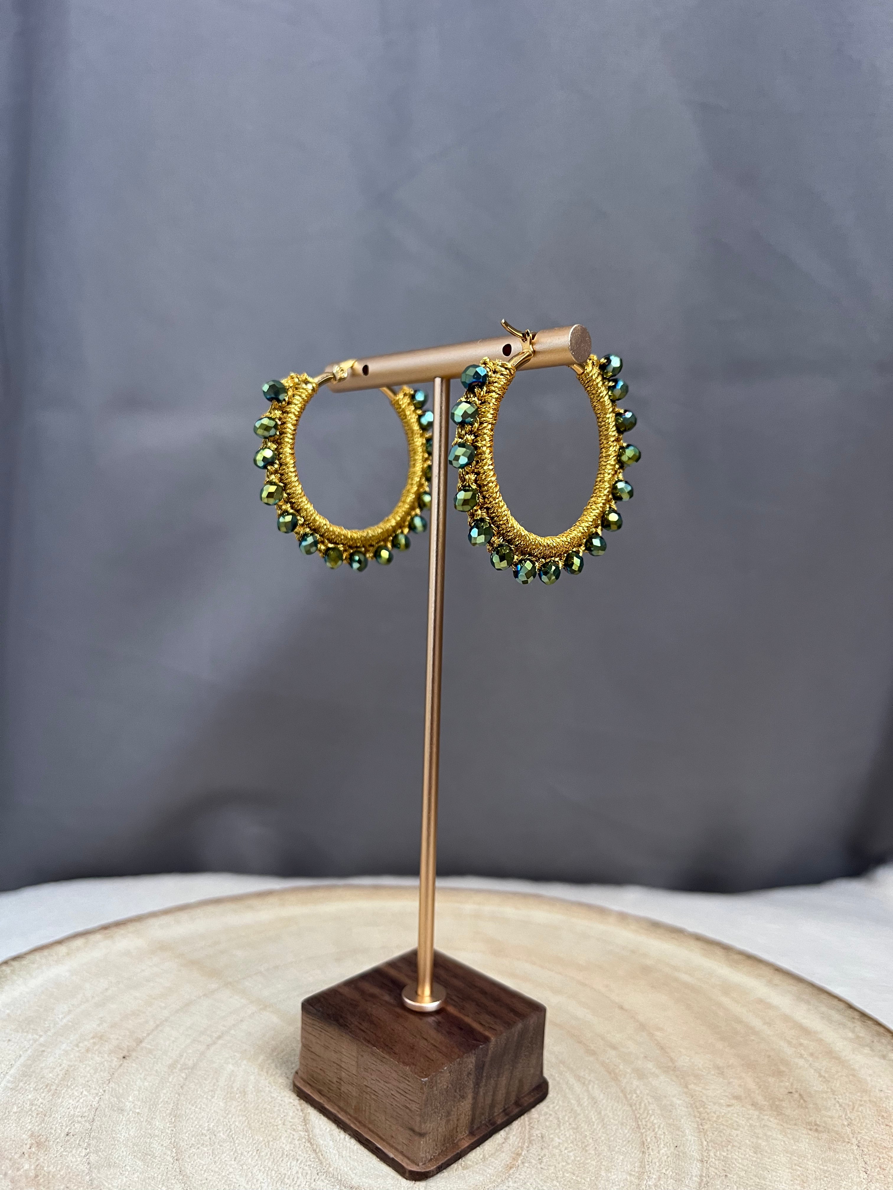 Boucles d’oreilles dorées en crochet faites main