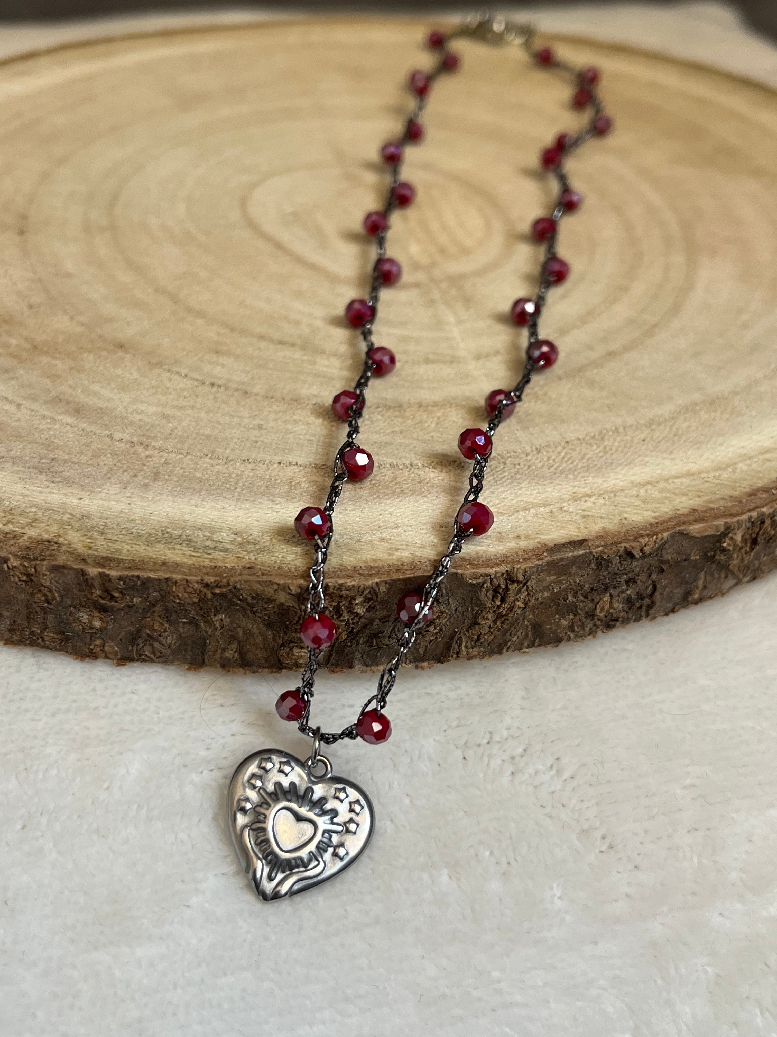 Collier argenté en crochet fait main avec perles et pendentif