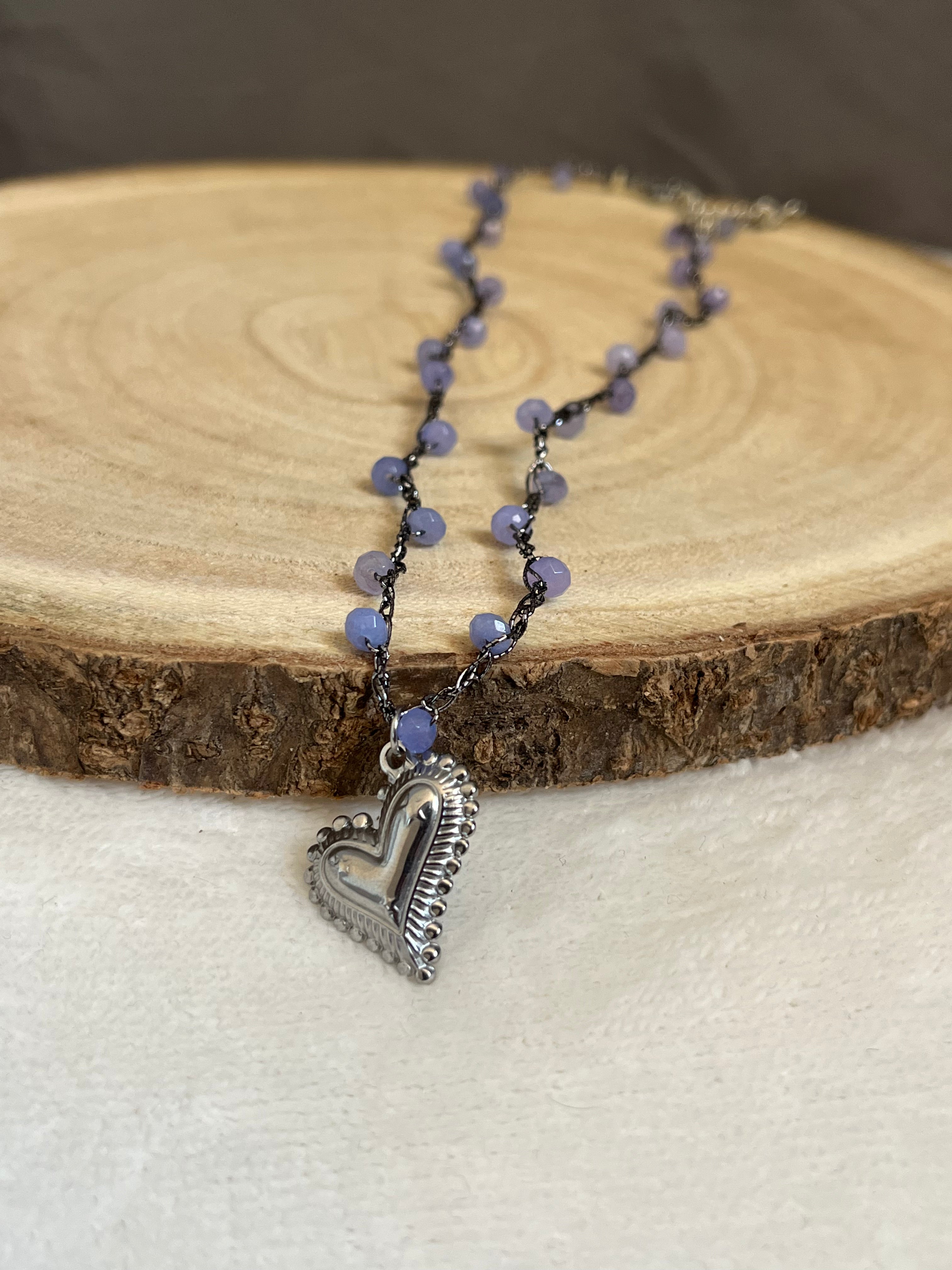 Collier argenté en crochet fait main avec perles et pendentif