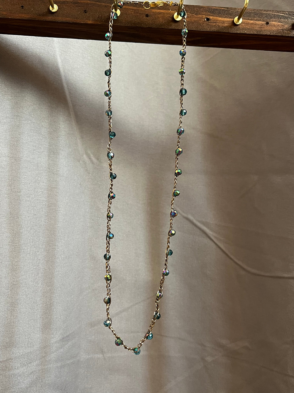 Collier doré en crochet fait main avec perles