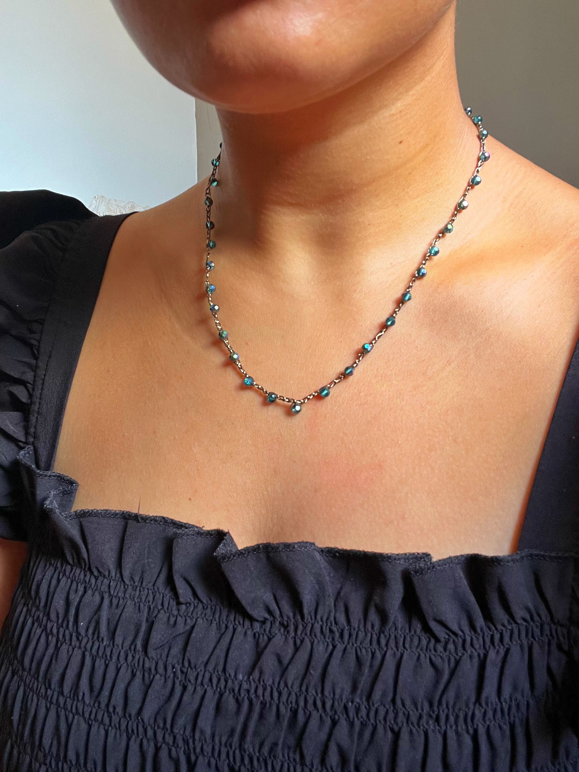 Collier doré en crochet fait main avec perles