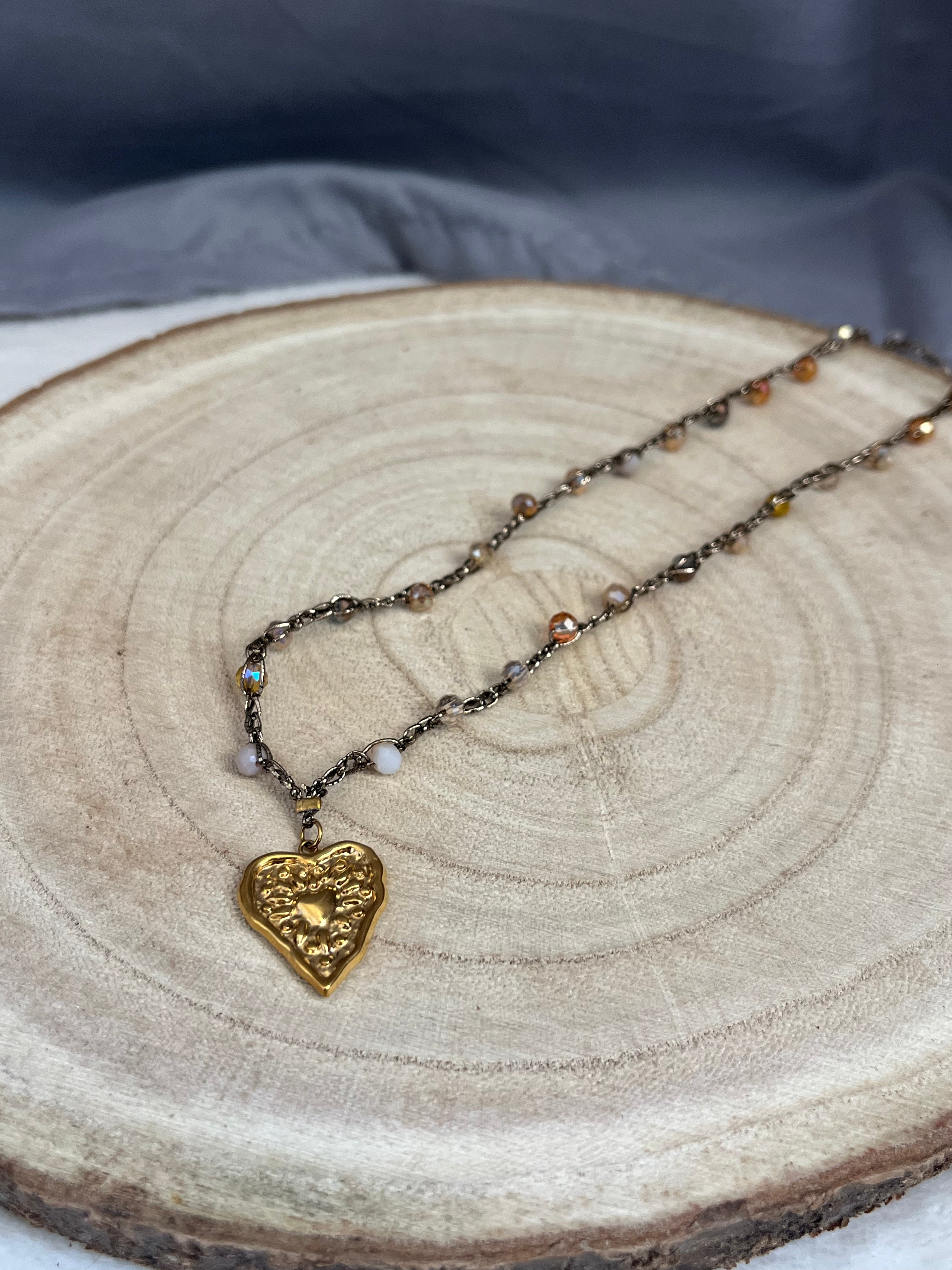 Collier argenté en crochet fait main avec perles et pendentif